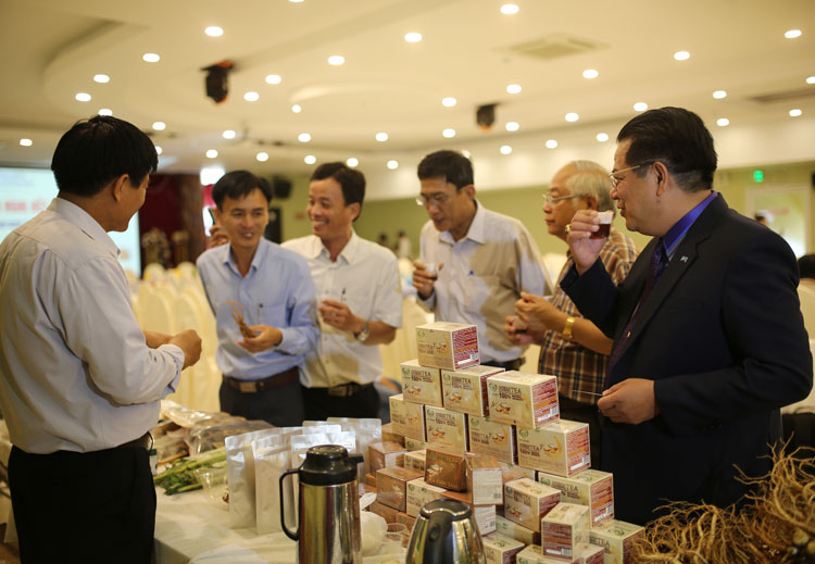 Sản phẩm của doanh nghiệp Lâm Đồng thu hút sự chú ý của khách tham quan
