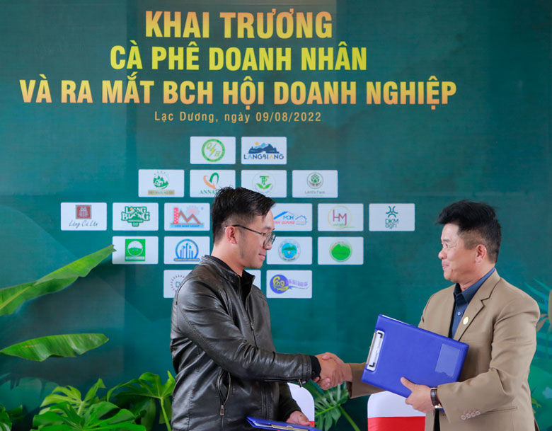 Ký kết hợp tác giữa Chi hội Doanh nghiệp huyện Lạc Dương và Chi hội Lữ hành Lâm Đồng