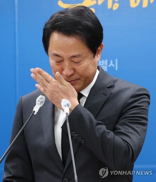 Thị trưởng Seoul – ông Oh Se-hoon xin lỗi người dân  sau vụ giẫm đạp ở  Itaewon (Ảnh: Yonhap)