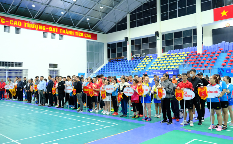 Hơn 200 VĐV tham dự Giải Cầu lông tỉnh Lâm Đồng mở rộng tranh cúp Prudential - Mizuno
