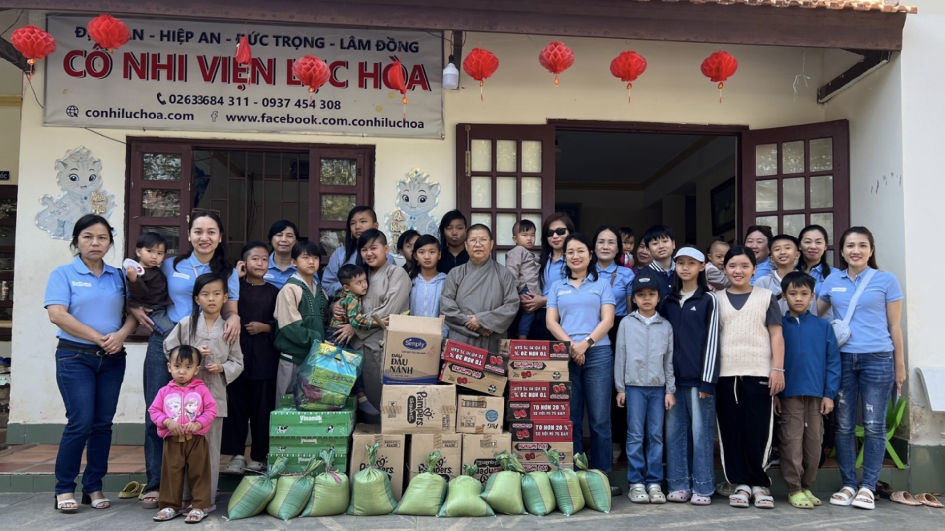 Ban Nữ công Thuỷ điện Đại Ninh thăm, tặng quà Cô nhi viện Lục Hòa nhân ngày Quốc tế Phụ nữ
