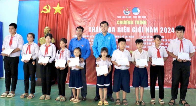 Tuổi trẻ Lâm Đồng tổ chức nhiều hoạt động ý nghĩa hướng về biên giới, biển đảo