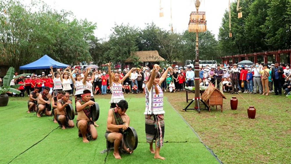 Tái hiện lễ hội Nhô R’he của người Mạ tại Ngày Văn hóa các dân tộc Việt Nam