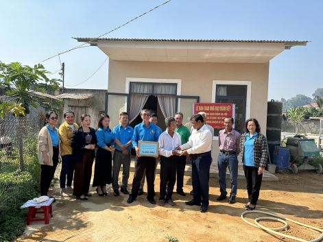 Đơn Dương: Xây dựng 20 căn nhà Đại đoàn kết chào mừng Đại hội Đại biểu MTTQ Việt Nam huyện
