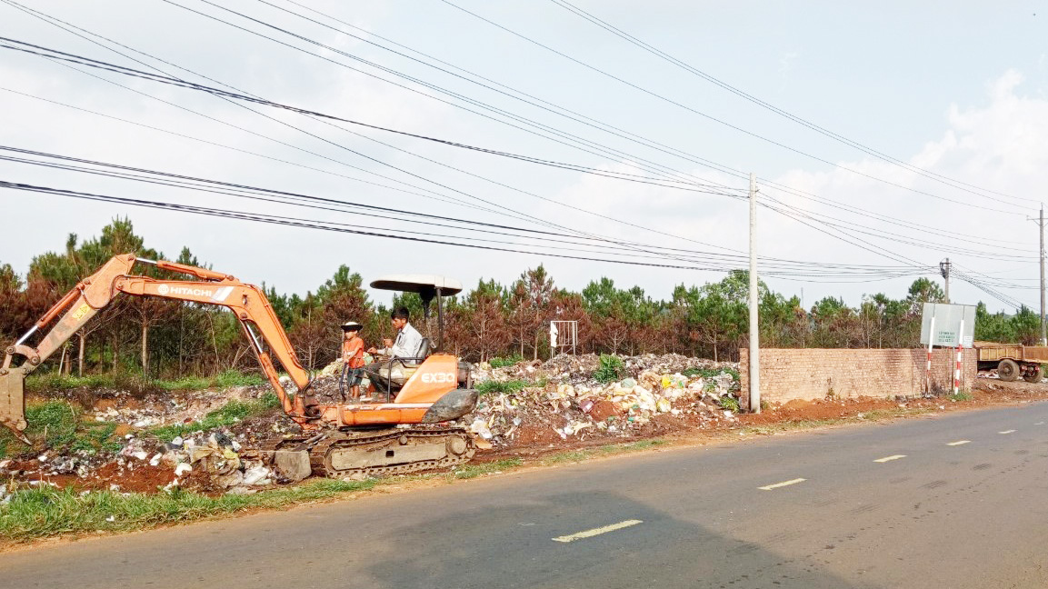 Bảo Lâm: Tập trung dọn sạch bãi rác tự phát trên Tỉnh lộ 725