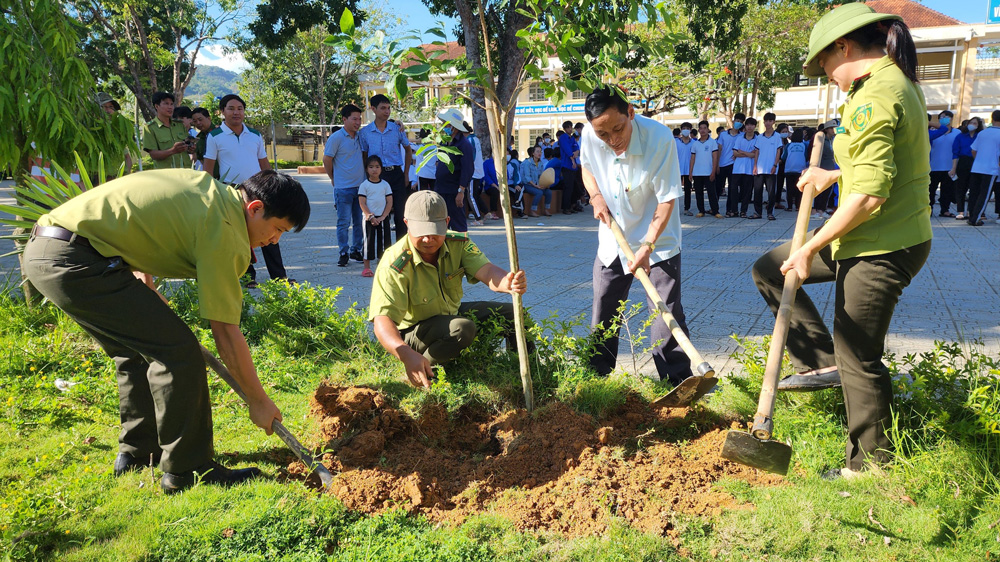 Đạ Huoai: Ra quân trồng cây xanh năm 2023