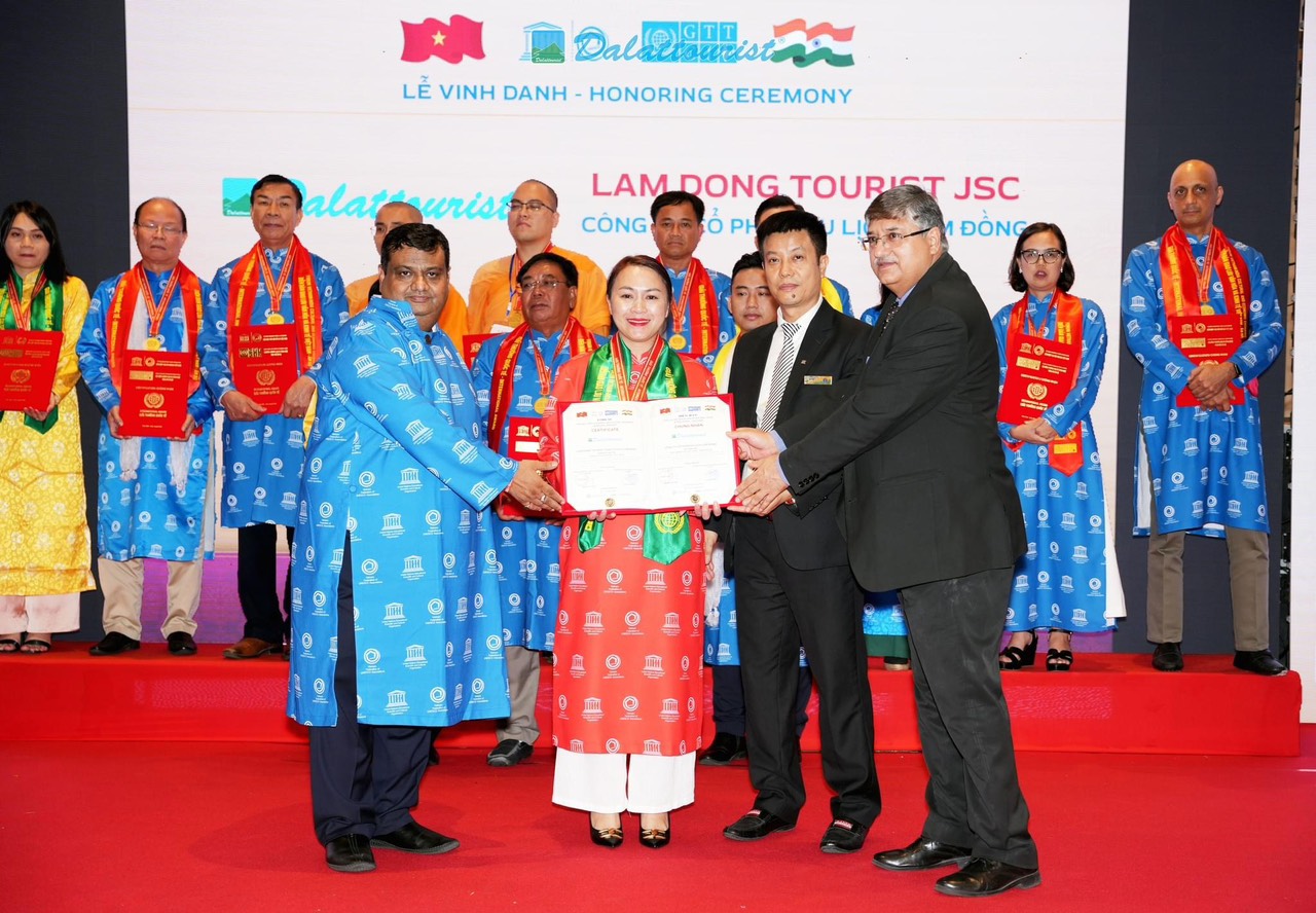 Dalattourist được vinh danh tại diễn đàn ''Giao lưu Văn hóa và Kinh tế Việt Nam - Ấn Độ''
