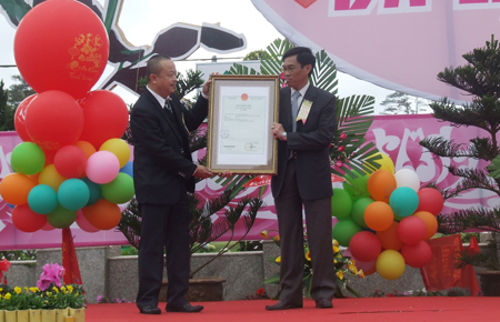 Thành phố Đà Lạt đón nhận giấy chứng nhận đăng ký nhãn hiệu “Hoa Đà Lạt” 