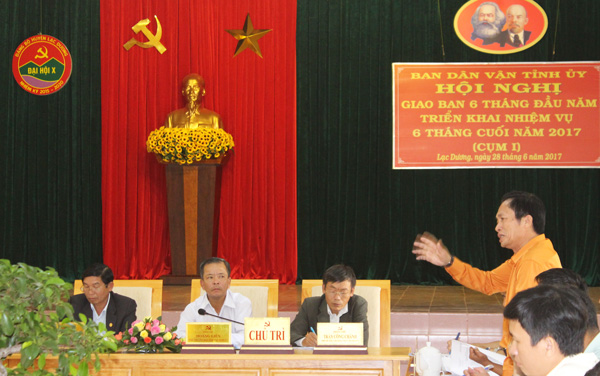 Ban Dân vân Thành ủy Đà Lạt báo cáo về công tác dân vận tại hội nghị