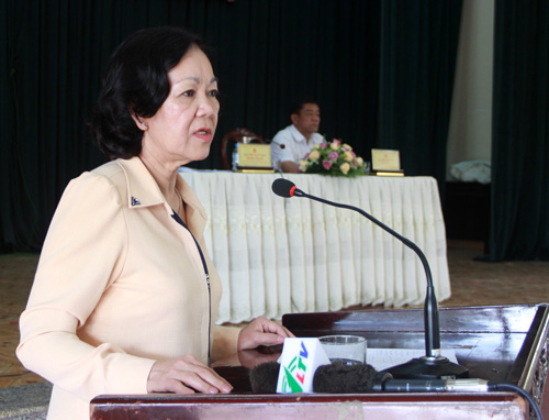 Bà Trương Thị Mai - Ủy viên Bộ Chính trị, Bí thư Trung ương Đảng, Trưởng ban Dân vận Trung ương trả lời ý kiến cử tri tại huyện Lâm Hà