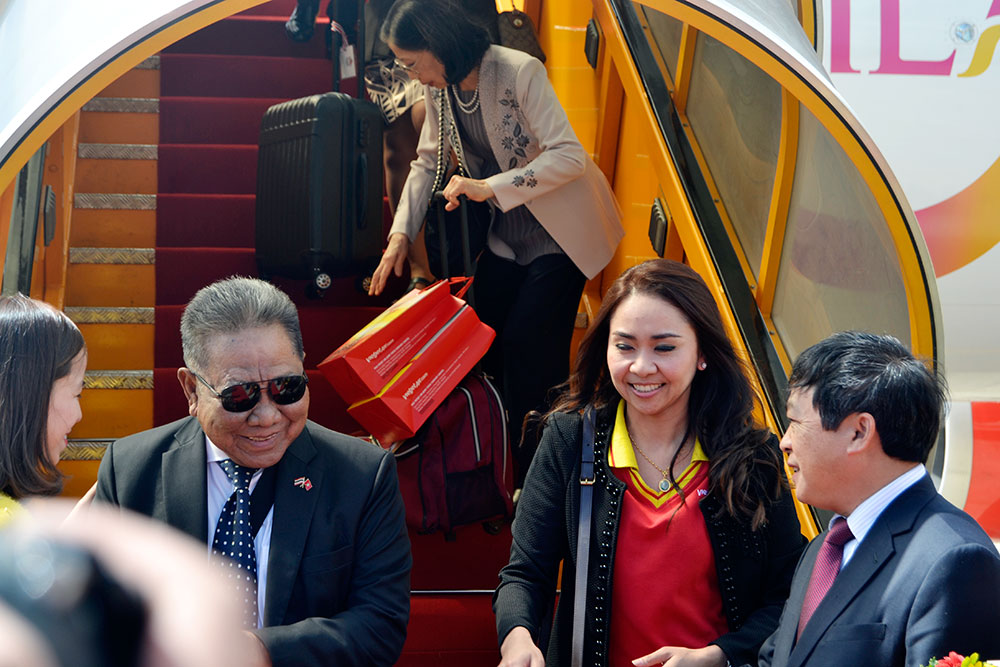 Du khách Thái Lan được chào đón tại Sân bay Liên Khương, Đà Lạt. Ảnh: D.Q