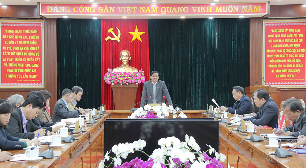 Đồng chí Trần Đức Quận - Phó Bí thư Thường trực, Chủ tịch HĐND tỉnh nhấn mạnh các nội dung trọng tâm tại buổi giao ban