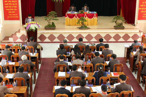 Chủ tọa và các đại biểu Kỳ họp lần thứ 7 HĐND huyện Bảo Lâm khóa V