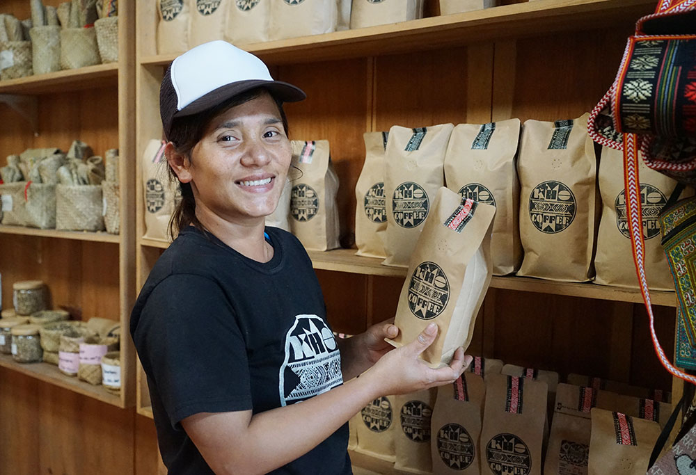 Nhãn hàng K’Ho Coffee được du khách quốc tế ưa chuộng, nhưng đang gặp vấn đề về hàng nhái và thương hiệu độc quyền. Ảnh: N.Quân