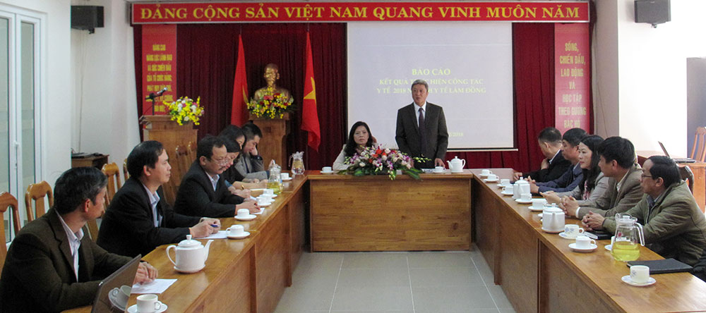 Thứ trưởng Bộ Y tế Nguyễn Trường Sơn phát biểu ghi nhận một số đề xuất kiến nghị của ngành Y tế địa phương