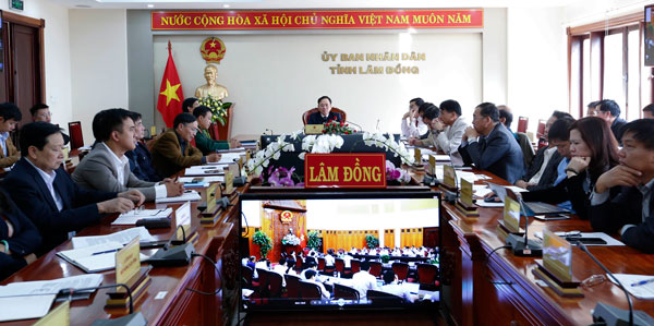 Các đại biểu tham dự hội nghị trực tuyến tại điểm cầu Lâm Đồng chiều nay