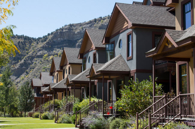 Bang Colorado, Mỹ: Giá nhà ở Colorado rất đắt đỏ, nhưng chính quyền bang  này có nhiều chương trình hỗ trợ người mua nhà. Ví dụ, bạn có thể được hỗ trợ tới 4% tiền mua nhà, nếu đáp ứng một số yêu cầu về thu nhập.