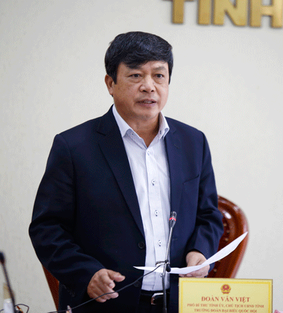Chủ tịch UBND tỉnh Đoàn Văn Việt cũng đã rất quyết liệt khi đặt câu hỏi cho Đam Rông nếu muốn thoát ra khỏi 62 huyện nghèo.