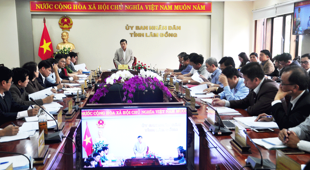 Chủ tịch UBND tỉnh Đoàn Văn Việt phát biểu tại Hội nghị 