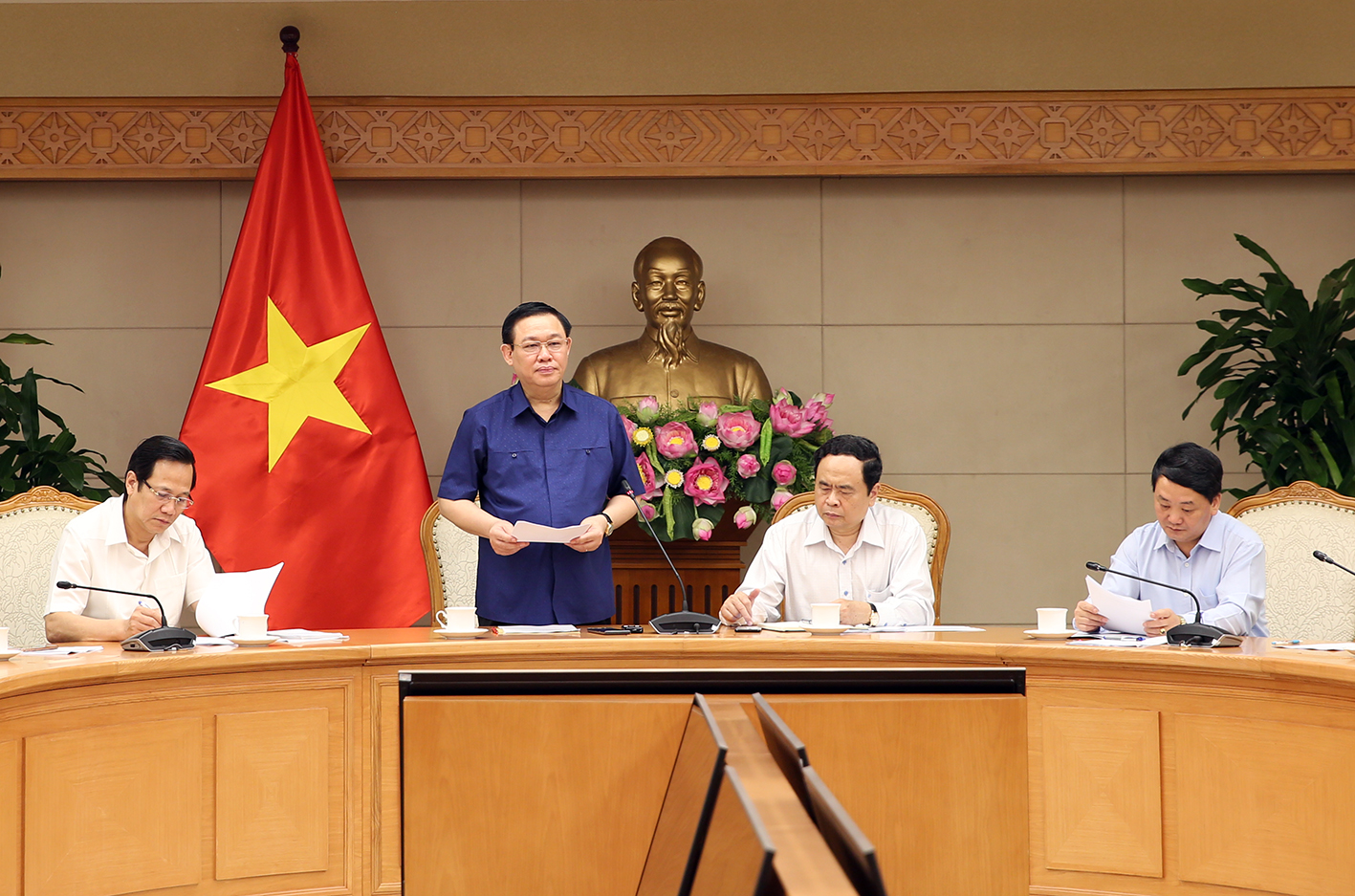 Phó Thủ tướng Vương Đình Huệ phát biểu tại buổi họp. Ảnh: VGP/Thành Chung