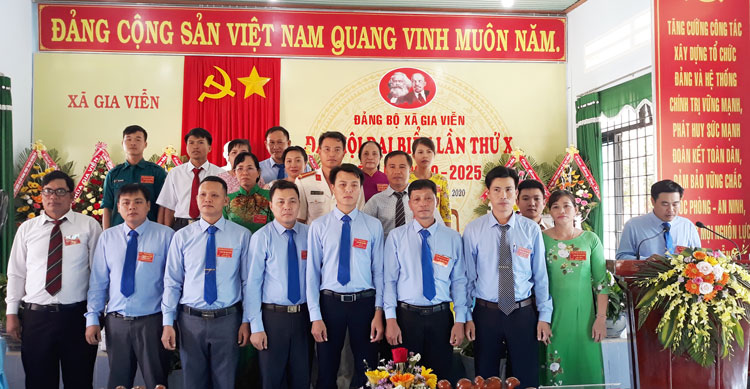 Ban chấp hành Đảng bộ xã Gia Viễn khóa X và Đoàn đại biểu đi dự Đại hội cấp trên ra mắt Đại hội