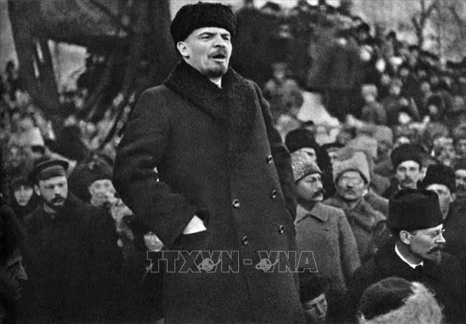 V.I.Lenin - lãnh tụ vĩ đại của giai cấp vô sản toàn thế giới, người sáng lập ra Quốc tế Cộng sản; đồng thời lãnh đạo nhân dân Nga tiến hành Cách mạng Tháng Mười Nga, lập ra Nhà nước công nông đầu tiên trên thế giới do Đảng của giai cấp vô sản lãnh đạo. Ảnh: Tư liệu