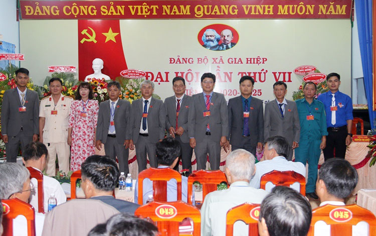 Ra mắt Ban Chấp hành Đảng bộ xã Gia Hiệp khóa VII
