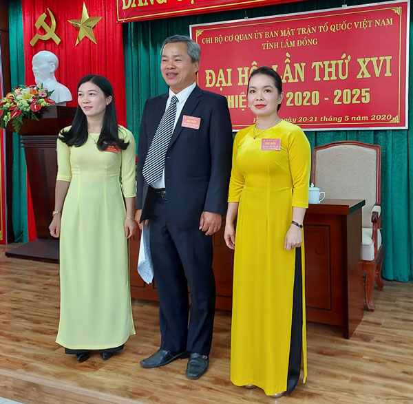 Ban Chấp hành Chi bộ Cơ quan Ủy ban MTTQ Việt Nam tỉnh Lâm Đồng  khóa XVI, nhiệm kỳ 2020 - 2025 ra mắt Đại hội