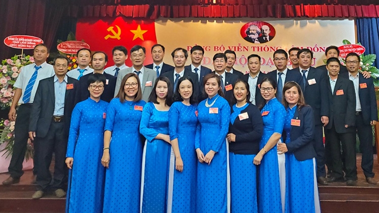 Đảng viên của Đảng bộ Viễn thông Lâm Đồng chúc mừng thành công Đại hội nhiệm kỳ 2020-2025