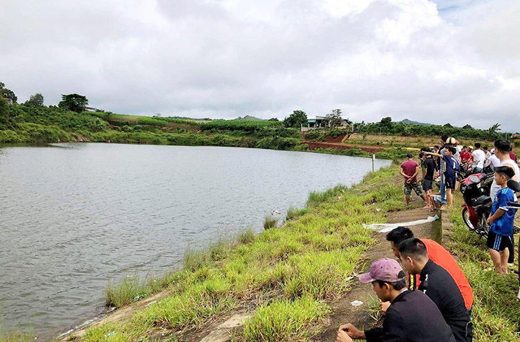 Hiện trường phát hiện thi thể nổi trên hồ thủy lợi Mai Thành