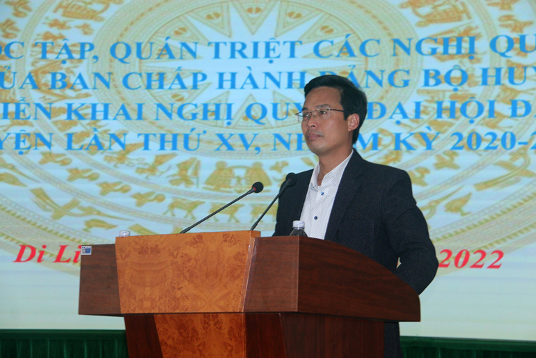 Đồng chí Đinh Văn Tuấn – Bí thư Huyện ủy phát biểu khai mạc hội nghị 