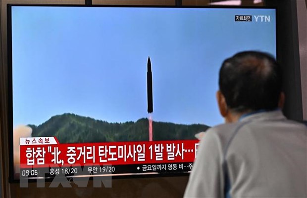 Truyền hình Hàn Quốc đưa tin về vụ phóng tên lửa của Triều Tiên, tại Seoul ngày 4/10/2022