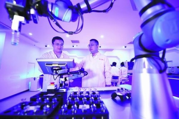 Các chuyên gia Đại học Khoa học và Công nghệ Trung Quốc và hệ thống AI-Chemist.