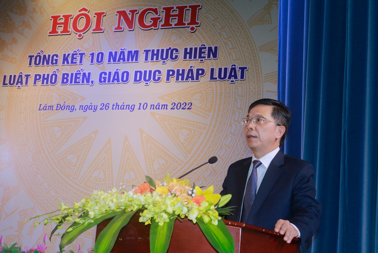 Phó Chủ tịch UBND tỉnh Lâm Đồng Đặng Trí Dũng phát biểu chỉ đạo tại hội nghị