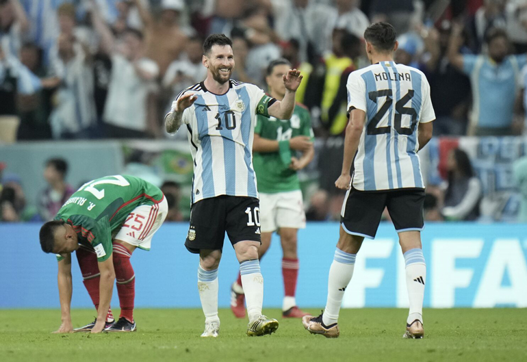 Messi sẽ cùng Argentina tiếp tục chinh phục World Cup 2022? (Ảnh: Los Angeles Times)
