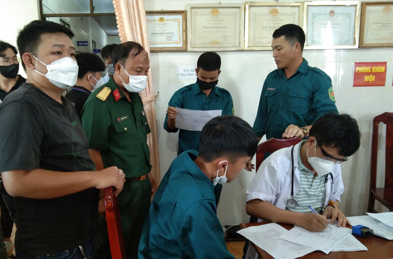  Hội đồng Nghĩa vụ Quân sự huyện Cát Tiên tổ chức khám tuyển sức khỏe cho các thanh niên