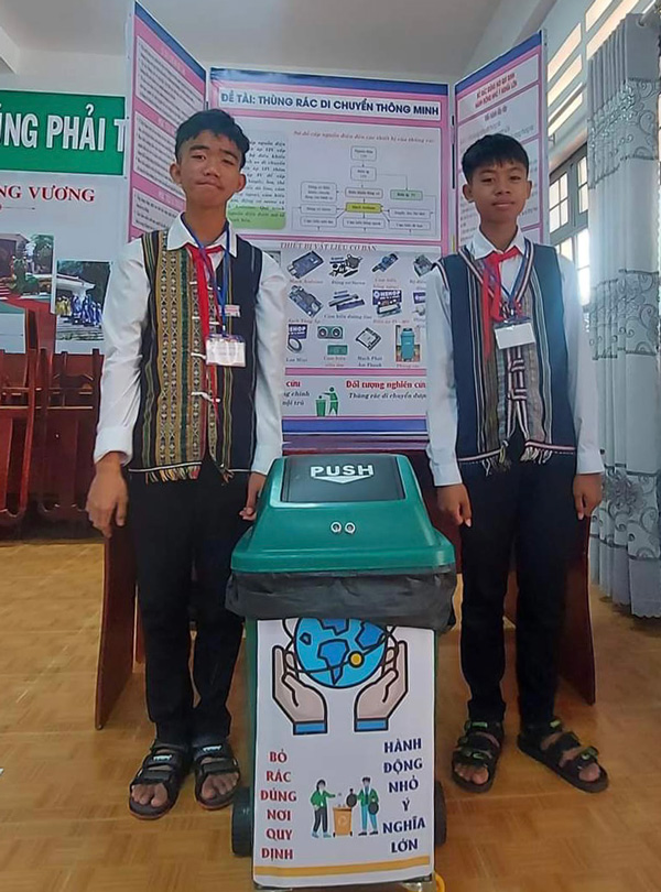 Học sinh dân tộc thiểu số huyện Lạc Dương đã mạnh dạn tham gia Cuộc thi Khoa học - Kỹ thuật dành cho học sinh trung học