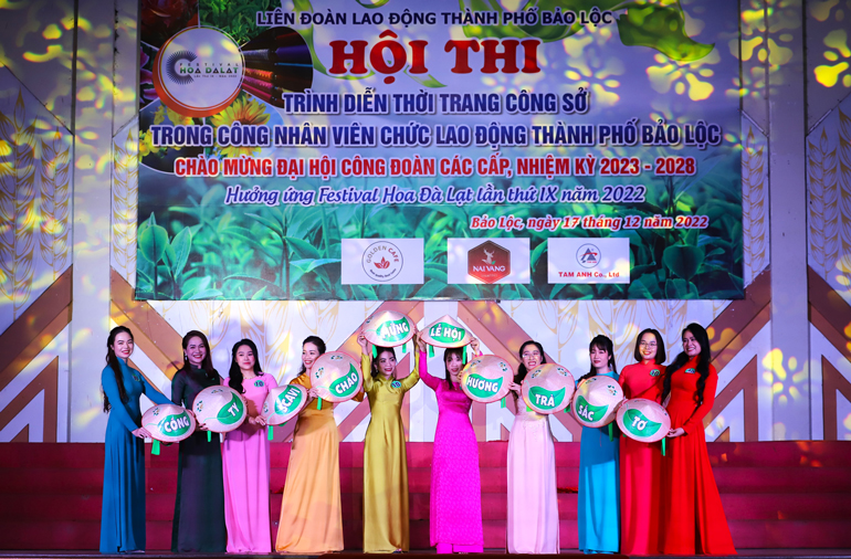 Duyên dáng Hội thi thời trang công sở TP Bảo Lộc chào mừng Festival Hoa Đà Lạt