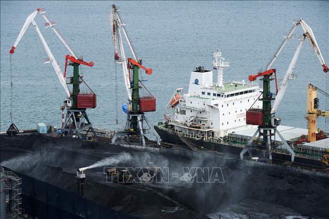  Than đá được vận chuyển tại cảng Vladivostok thuộc vùng Viễn Đông Nga