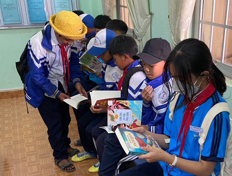 Ra mắt 4 tủ sách cộng đồng tại vùng đồng bào dân tộc thiểu số huyện Đơn Dương