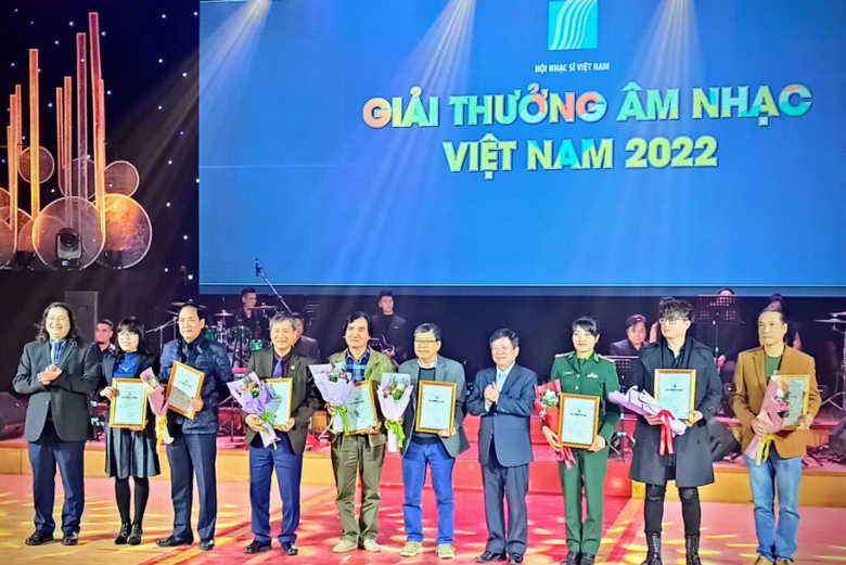 Các tác giả nhận giải A của Hội Nhạc sĩ Việt Nam