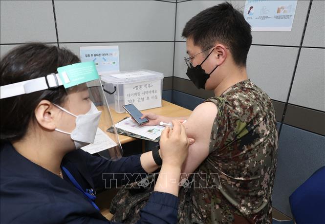 Tiêm vaccine ngừa COVID-19 tại Seongnam, Hàn Quốc