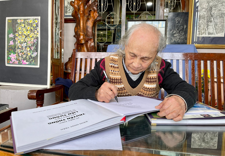 Đại lão họa sỹ Đặng Ngọc Trân 95 mùa xuân trong khu vườn hội họa của ông tại nhà riêng (TP Đà Lạt).
