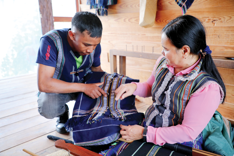 Tìm hiểu về nghề dệt thổ cẩm của người dân tộc thiểu số K’Ho