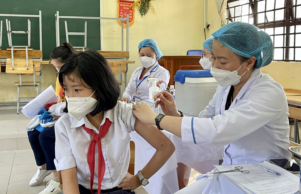 Khuyến cáo người dân đeo khẩu trang, khử khuẩn nơi đông người trong dịp lễ tết