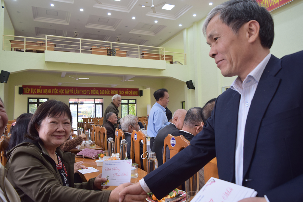 Đức Trọng: Gặp mặt nguyên lãnh đạo huyện qua các thời kỳ nhân dịp Tết Nguyên đán Quý Mão 2023