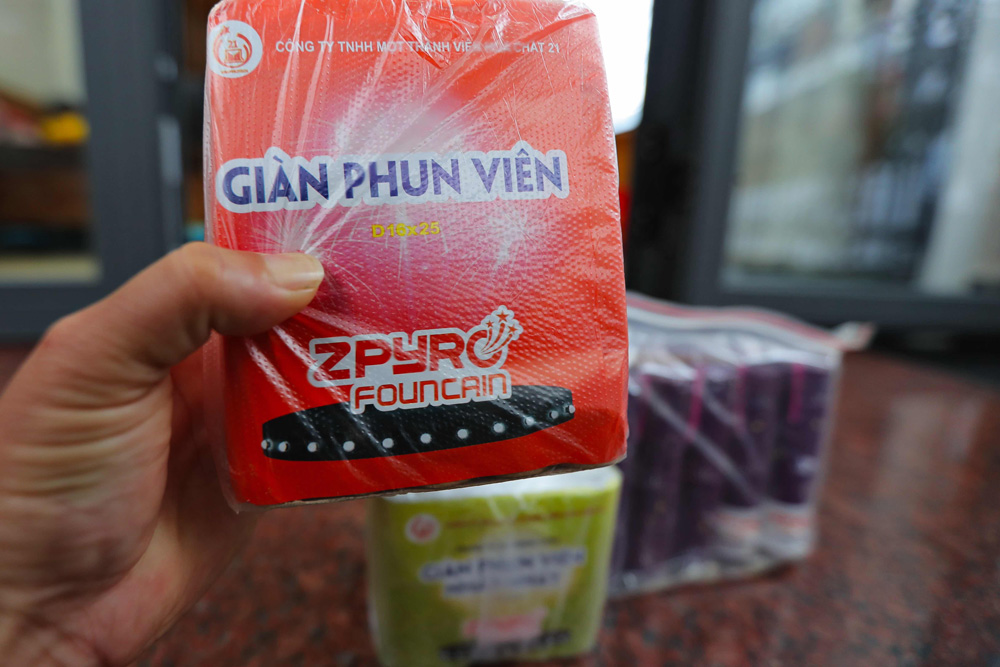 Giá pháo hoa Z21 ''nhảy múa'' ngày giáp tết