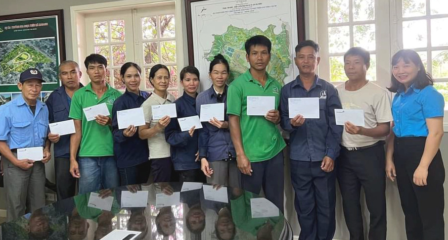 Liên đoàn Lao động Đạ Huoai chăm lo Tết cho đoàn viên và người lao động