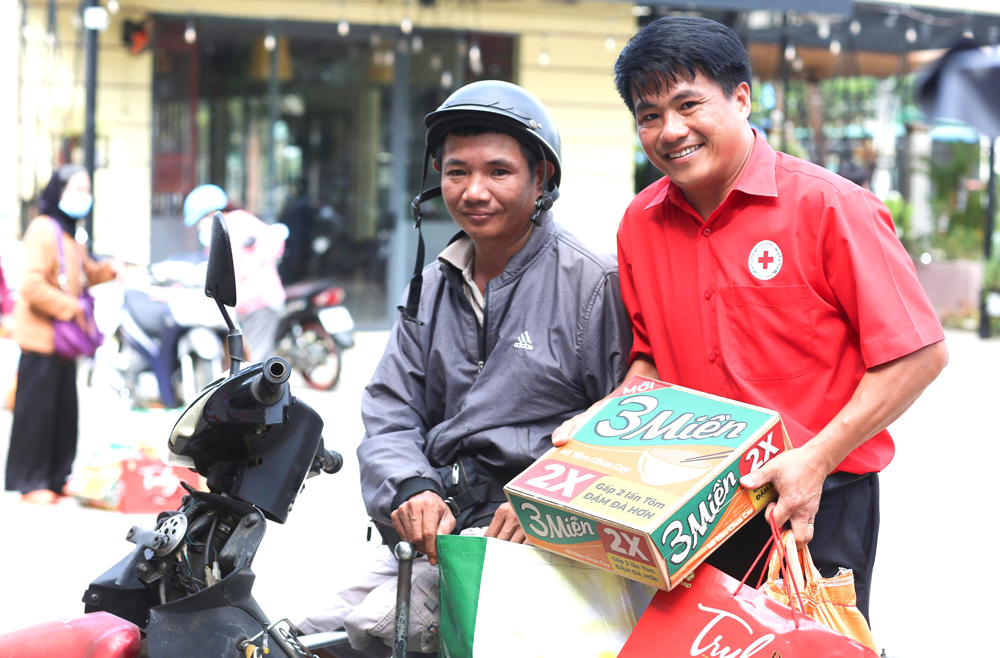 Đồng hành cùng người nghèo đón Tết