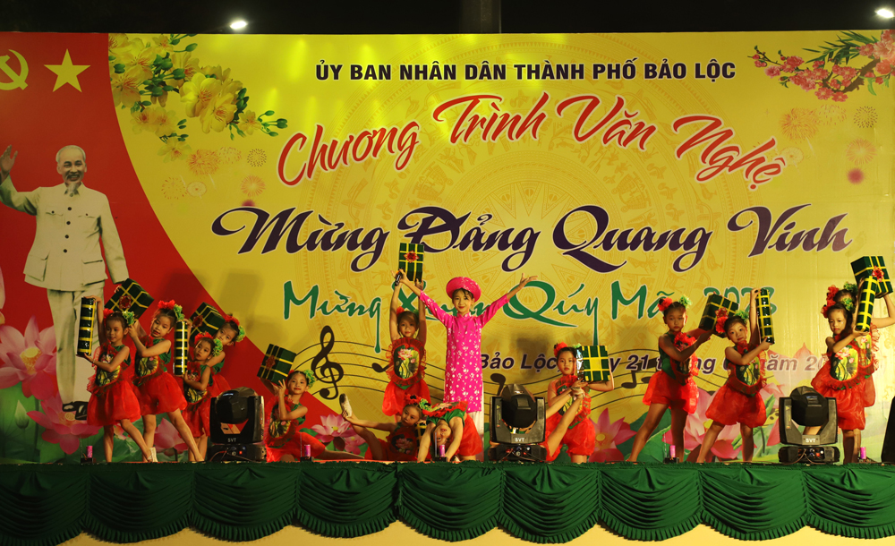 Bảo Lộc: Chương trình văn nghệ mừng Đảng, mừng Xuân Quý Mão